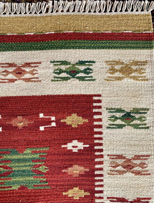 87560 Kilim 0,92 x 0,62 = 0,57