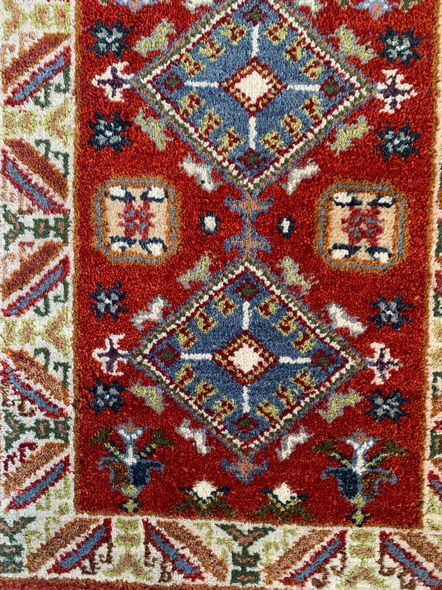 86640 Tapete Kazak 0,89 x 0,62 = 0,55